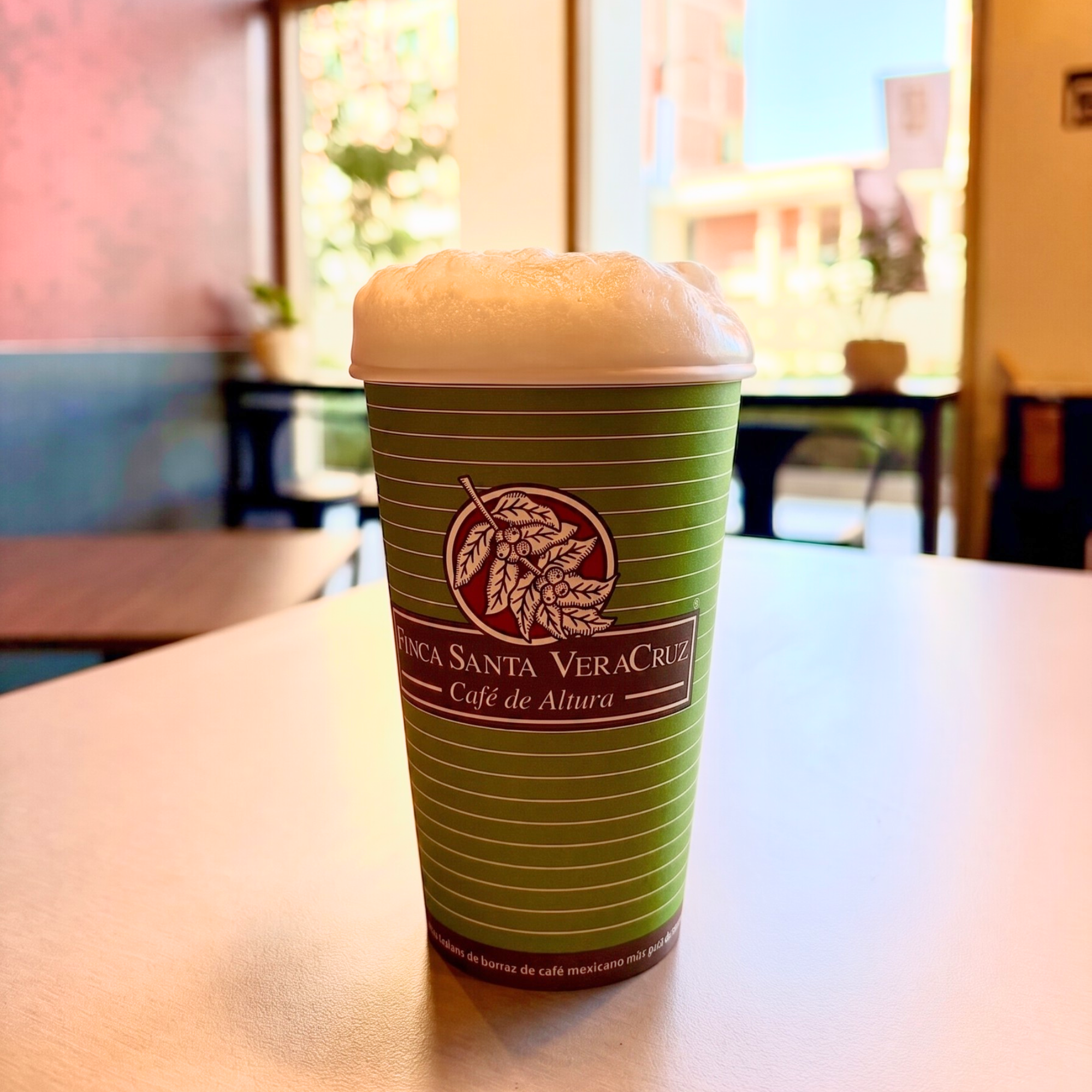 Vaso verde Finca Santa VeraCruz con café espumoso